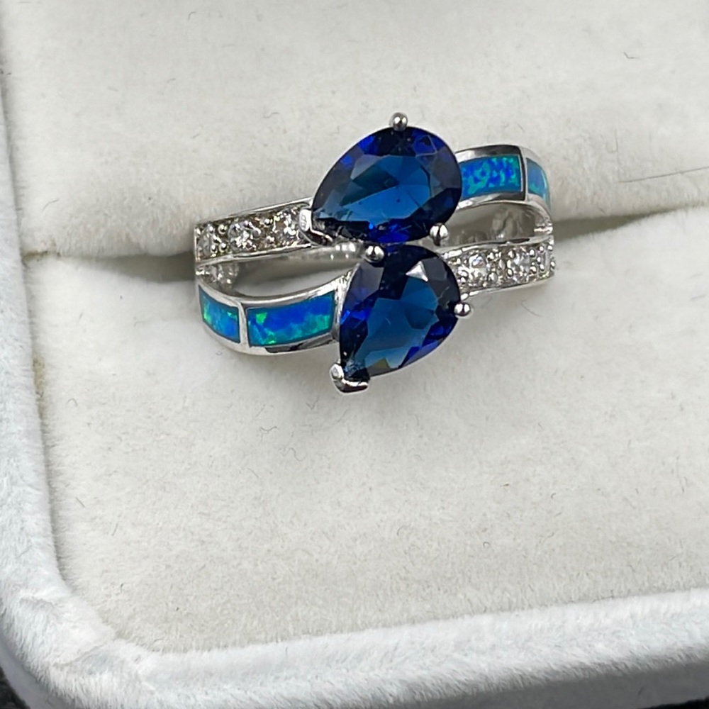 Beautiful blue sapphire opal and Crystal ring size 5 1/2